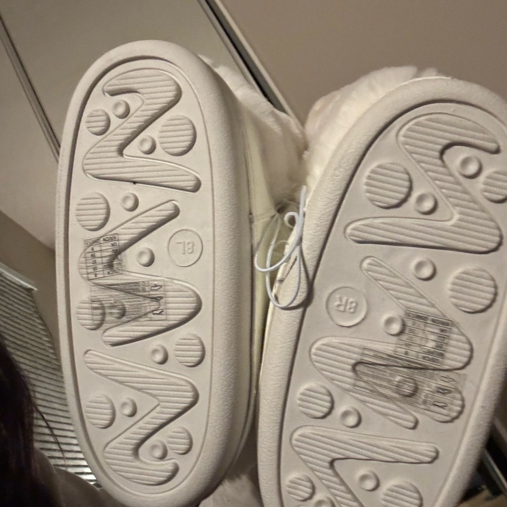 Forever 21 Cream Fur Hello Kitty Boots - Picture 3 of 4